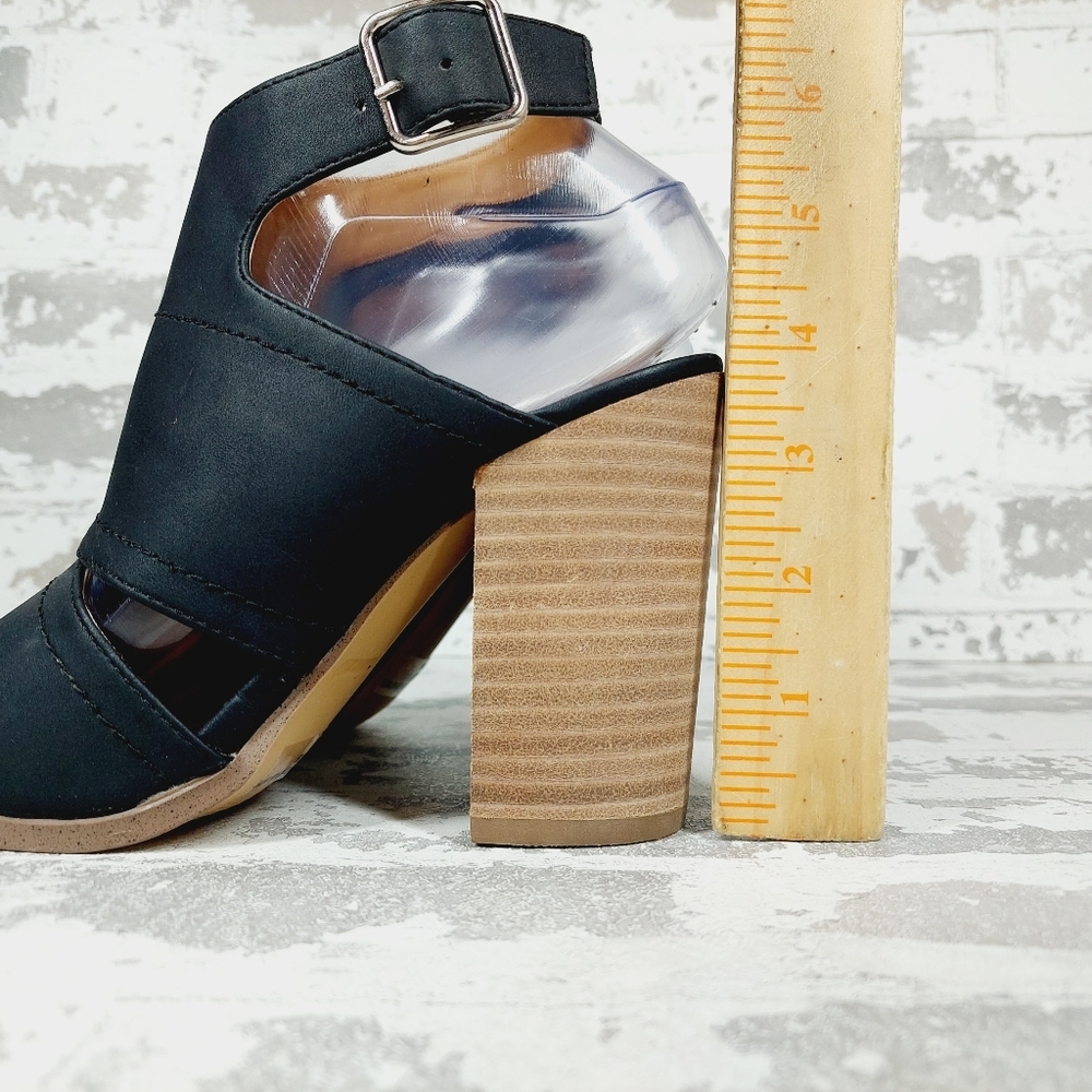 NEW DV Dolce Vita Brista Black Leather Slip Buckle Ankle Strap Sandals E801 - Picture 2 of 12